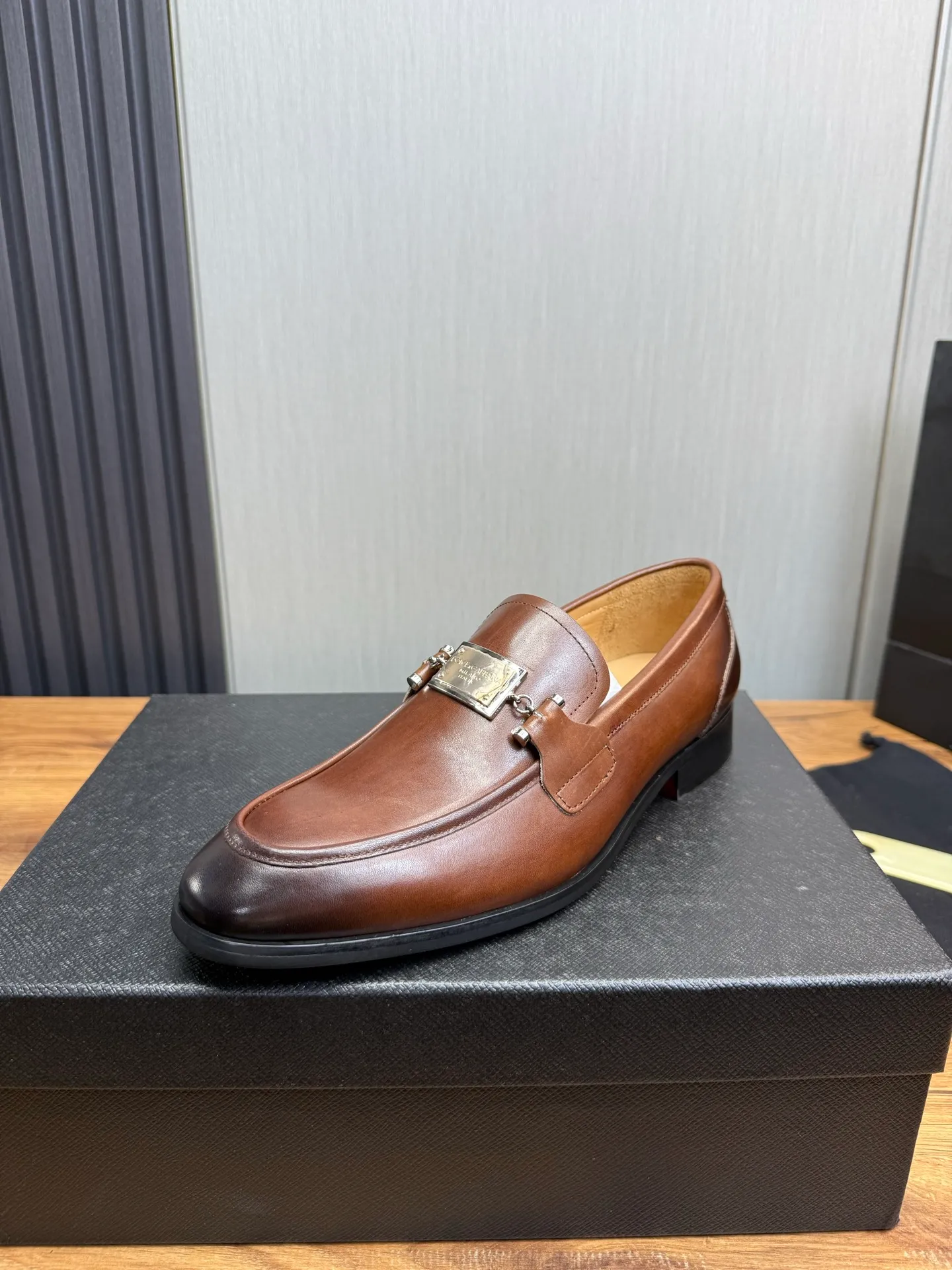 Factory price 520💰 Dolce&G .DG men's loafers👞 Classic and fashionable style, embellished with personalized DG logo. Imported cowhide, open-edge beaded cowhide, cowhide lining, original non-slip and wear-resistant outsole Size: 39-44 (customized at 38.45)